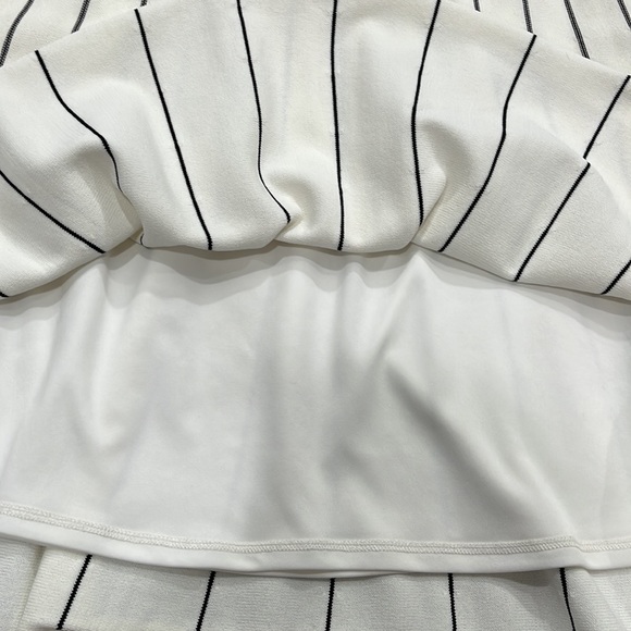 NWT. Calvin Klein Skirt. S/M. - Picture 3 of 3